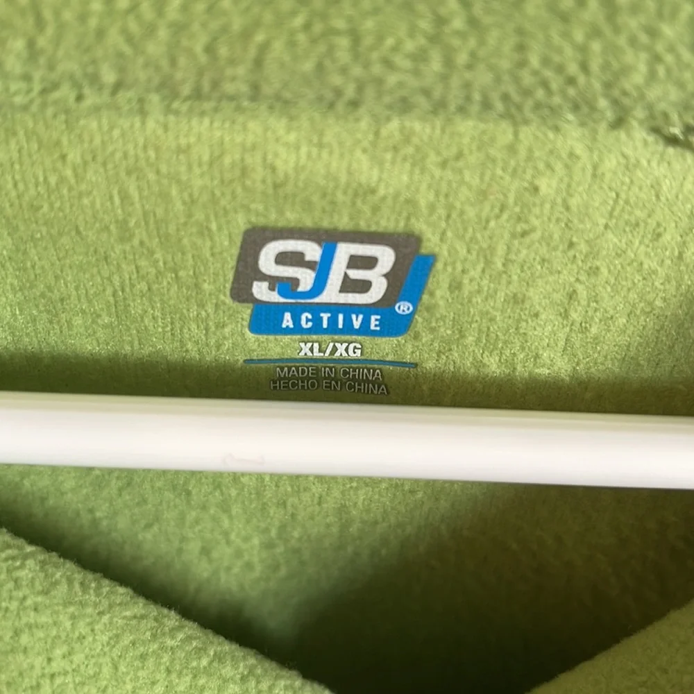 Green pullover. - Picture 2 of 5